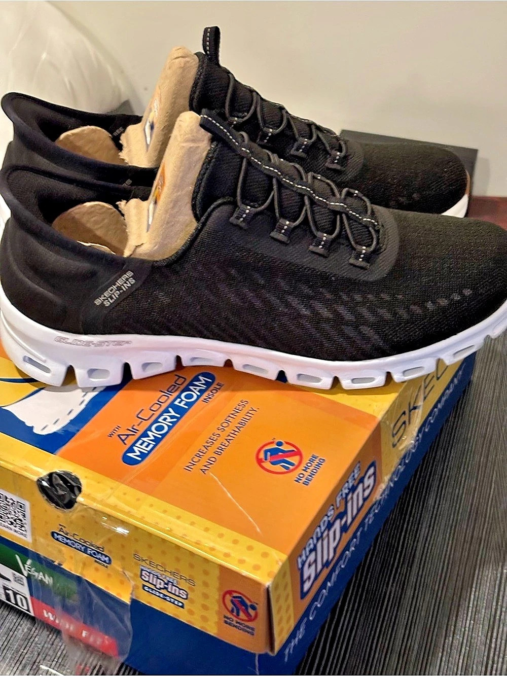 Skechers Tranquility Wide Fit Sneakers in Black & White US 10 NWT